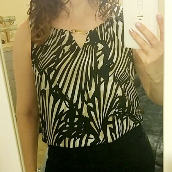 Dana Buchman Tops - 💲 SALE!!! Dana Buchman Sleeveless blouse NWOT